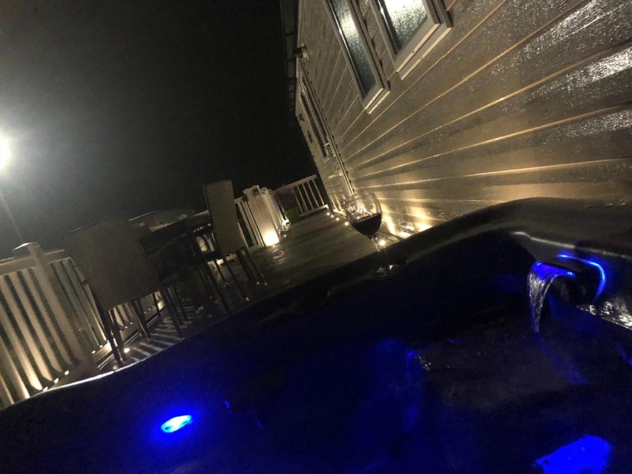 Luxury Hot Tub Retreat Tattershall Exterior foto
